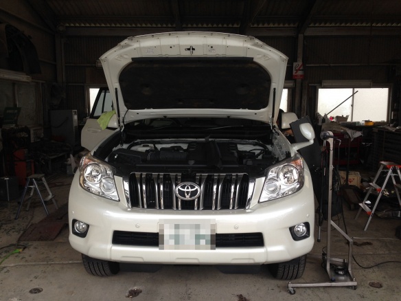 トヨタ　ランドクルーザープラドの雹害車の修理